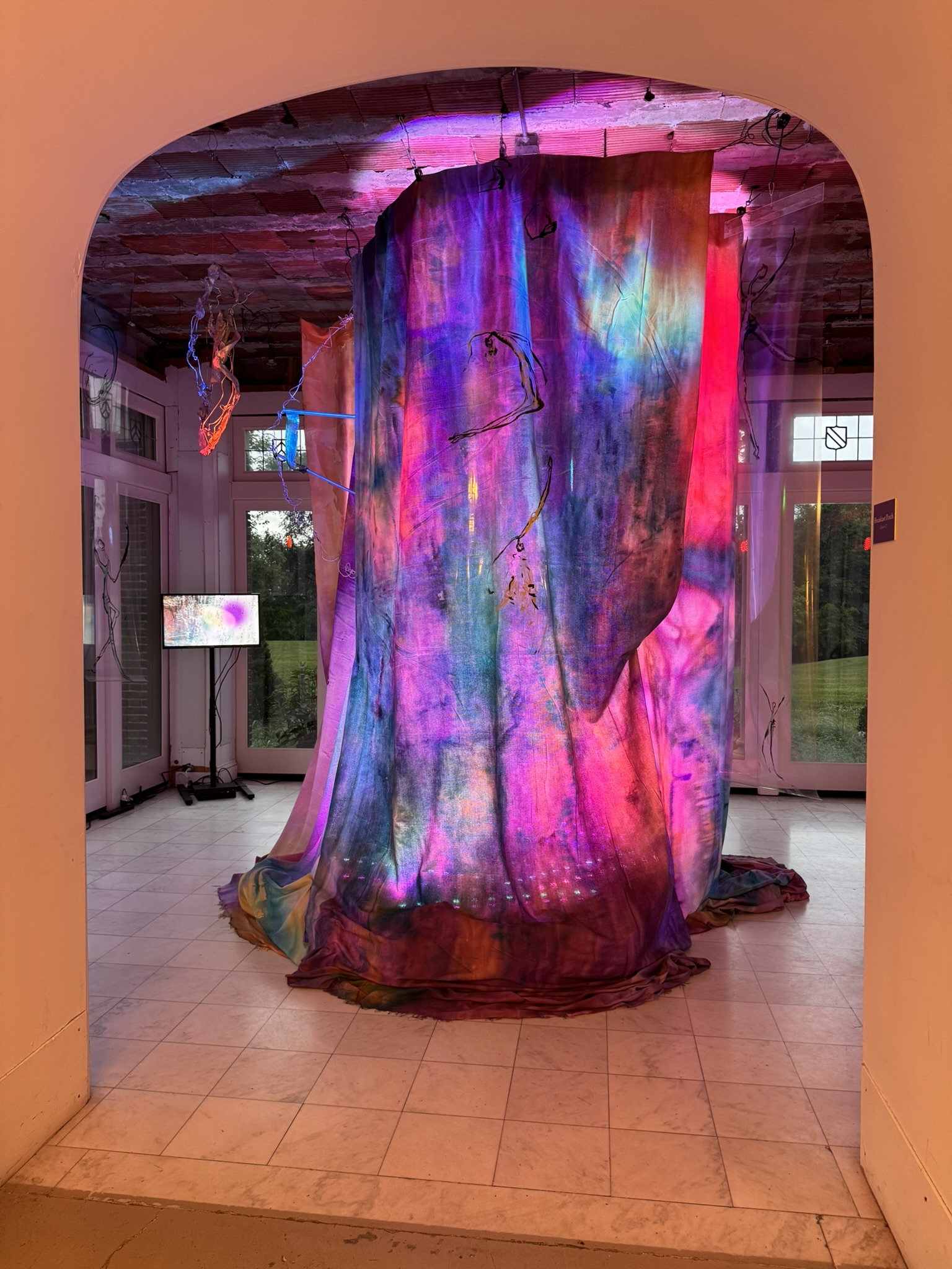 color splash imagines the water splashing of the waterfall